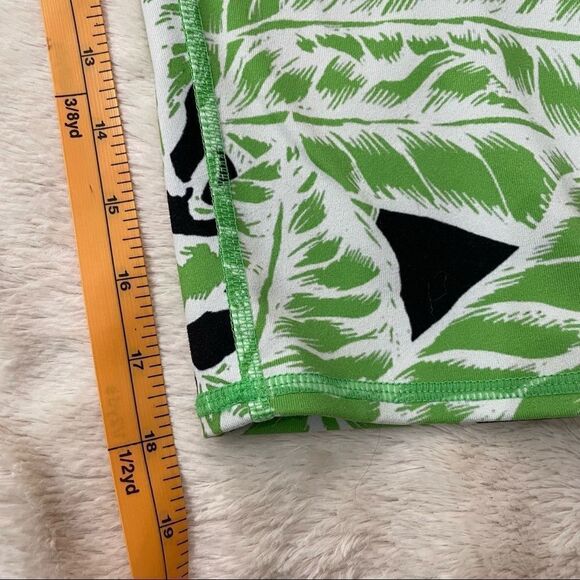 Alo Yoga Airbrush Capri Leggings Palm Springs Size Medium - Picture 15 of 16